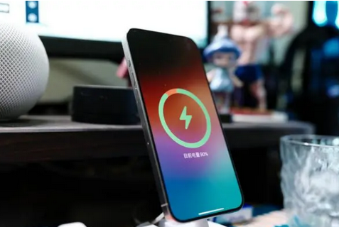 沙洋苹果15换屏服务分享用什么充电器给iPhone15充电更好 